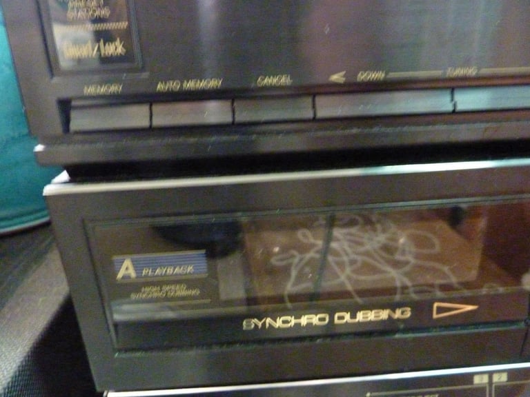 JVC stereo double cassette deck receiver. Two speakers. Instruction leaflets.