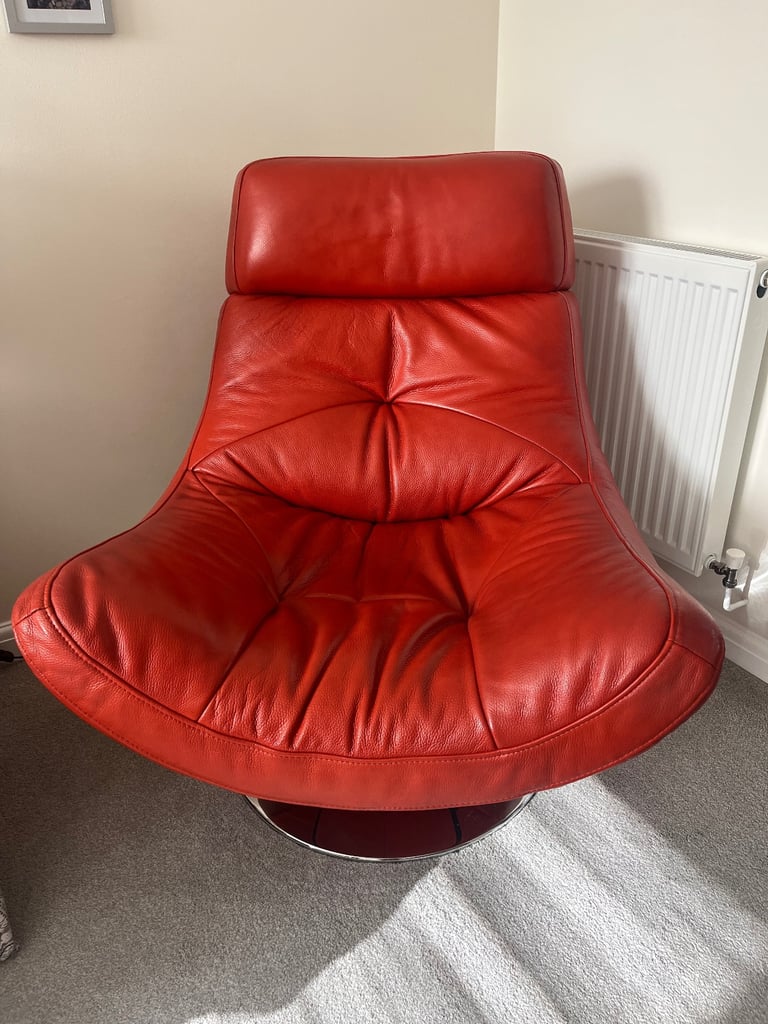 image for LEATHER SWIVEL CHAIR 