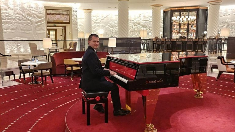 Pianist/DJ for all occasions - Surrey/ London