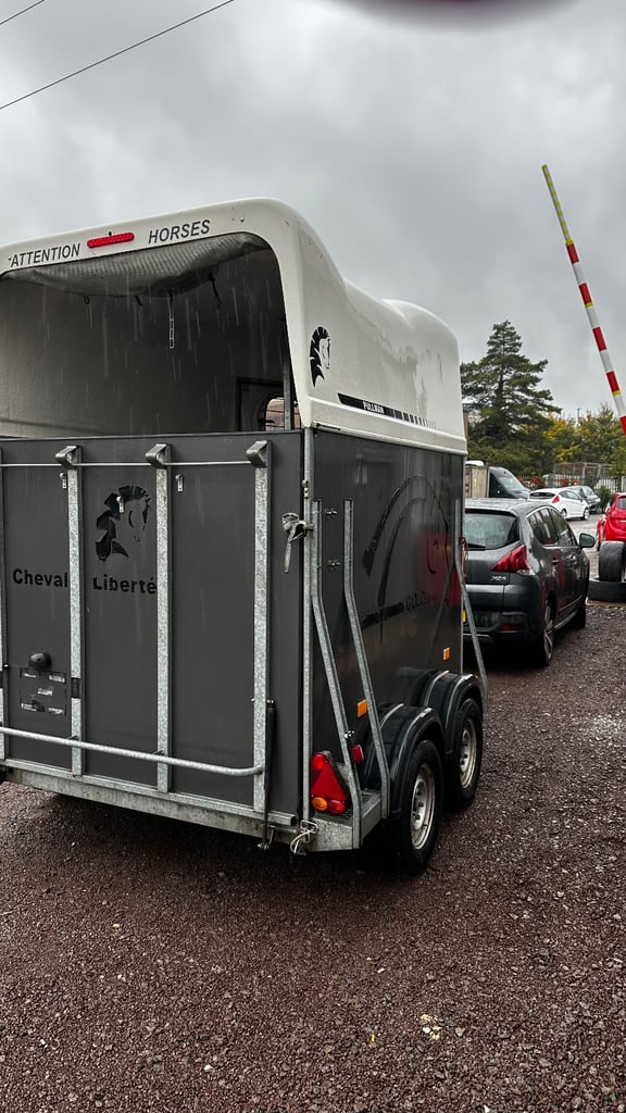 Cheval Liberté Gold Series Two Horses Trailer
