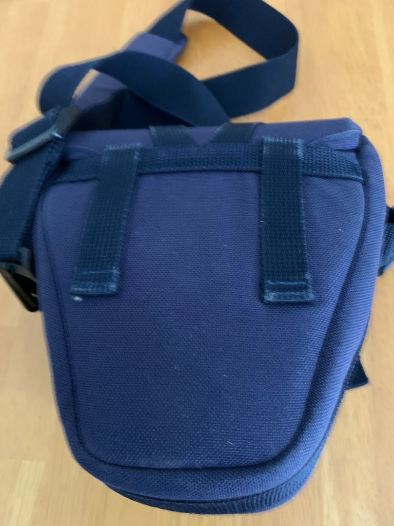 Antler Padded Bag for DSLR Cameras with Handle and Shoulder Strap.
