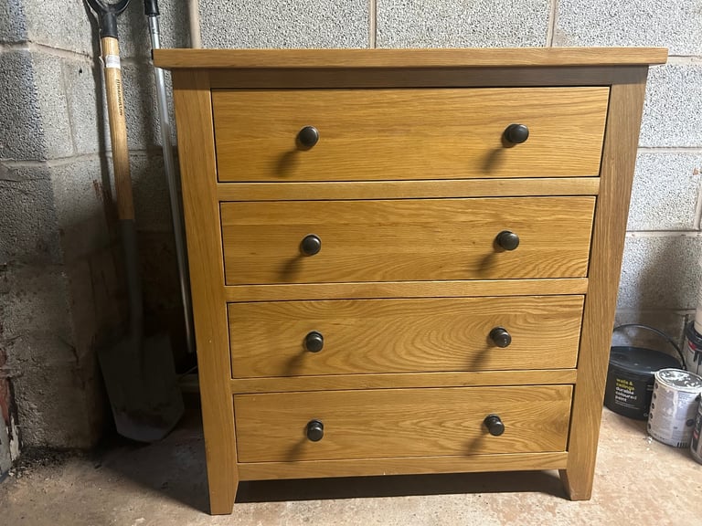image for Beautiful Chest of Drawers (NOTE Blistering on the top see pictures)
