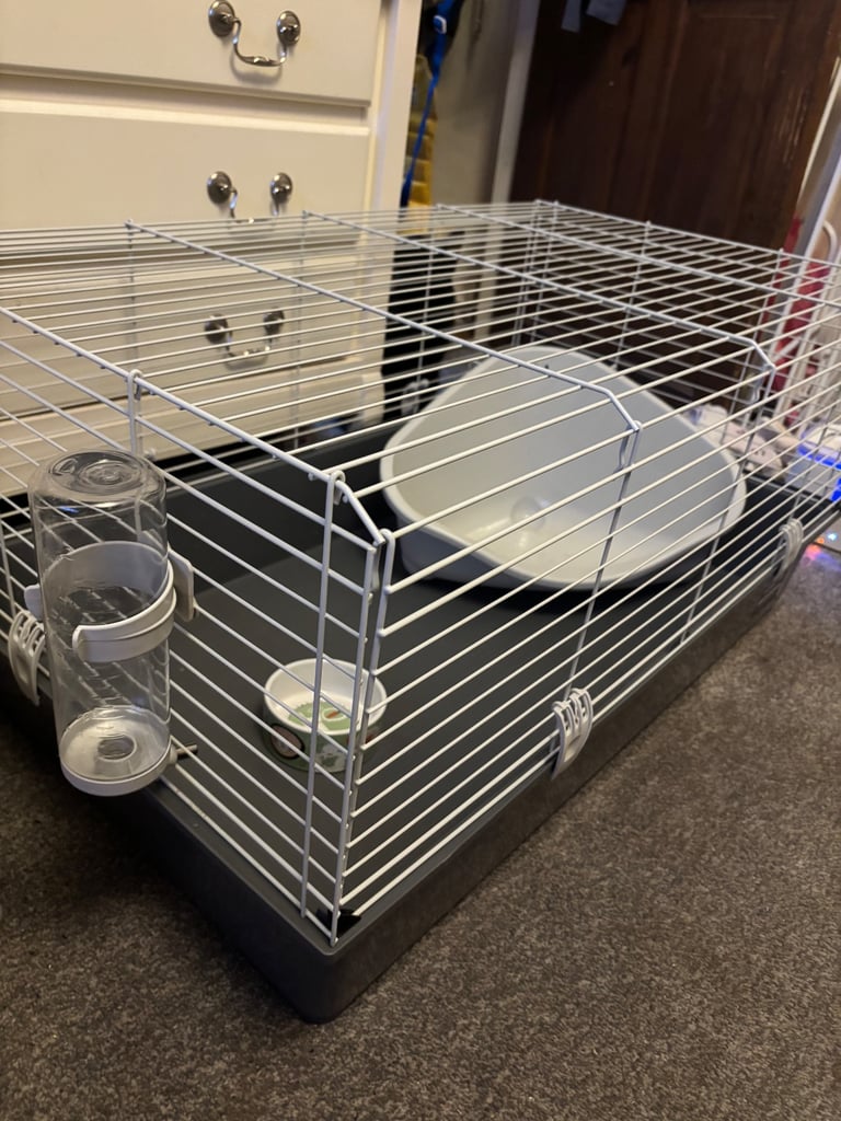 Pet cage for small pet like rabbit or guinea pig