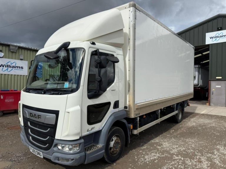 DAF LF 180 4x2 AUTOMATIC BOX TRUCK WITH TAIL LIFT