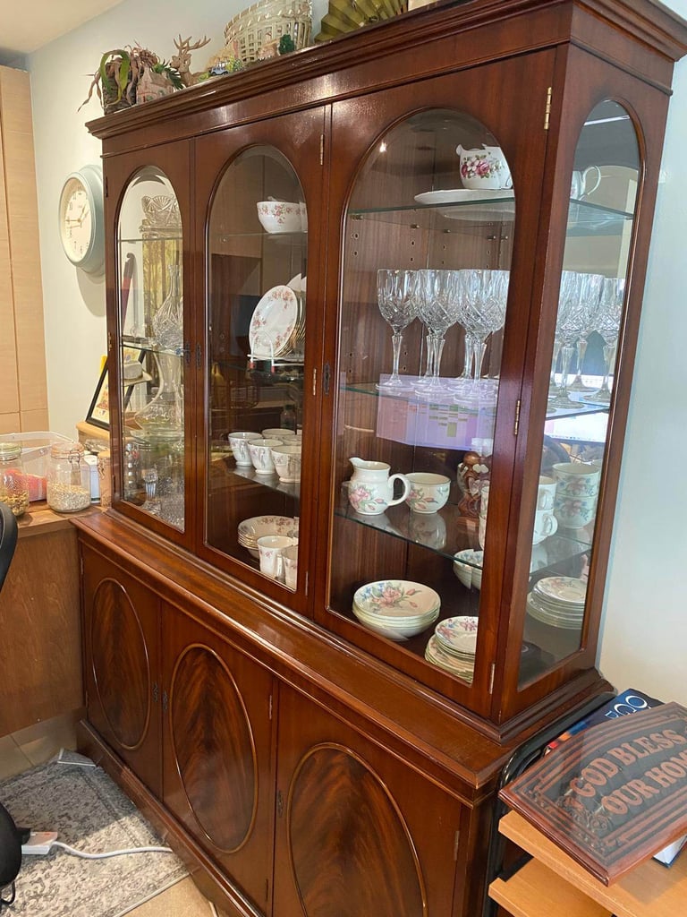image for Beautiful Two-Tier Cabinet – Excellent Condition – Priced to Sell!
