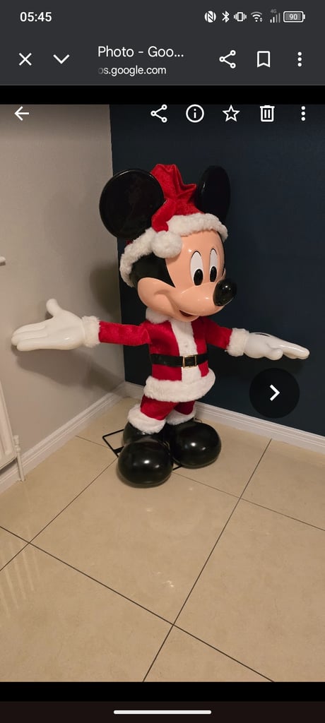 4ft Christmas Mickey mouse 