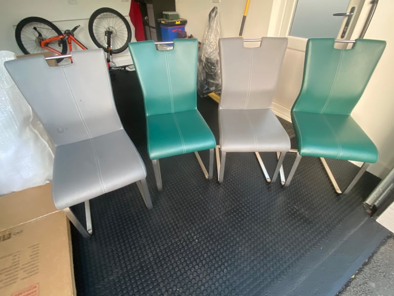 image for 4 Dining Room Chairs