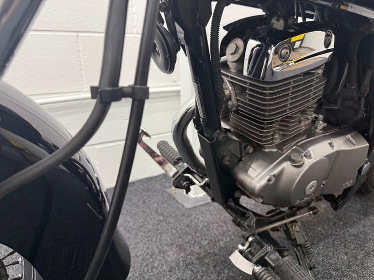 Suzuki GZ125 ** Lovely Condition - Low Miles- Warranty **