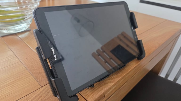 Car tablet holder 