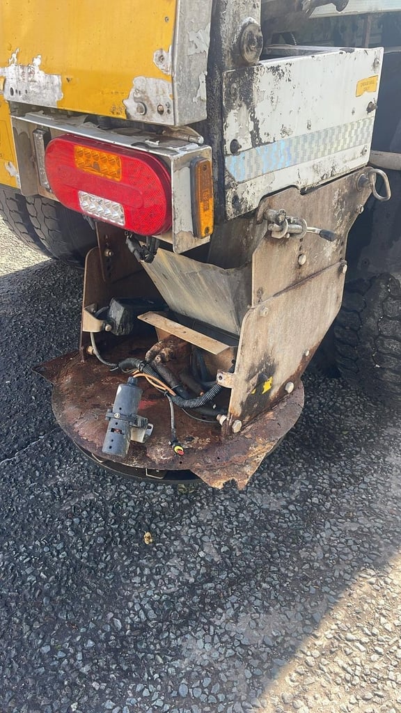 2016 (66) LEYLAND DAF CF370 GRITTER / CUTHBERTSON MPB. WALKING FLOOR