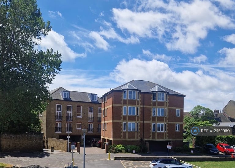 1 bedroom flat in Broadway, Sheerness, ME12 (1 bed) (#2452980)