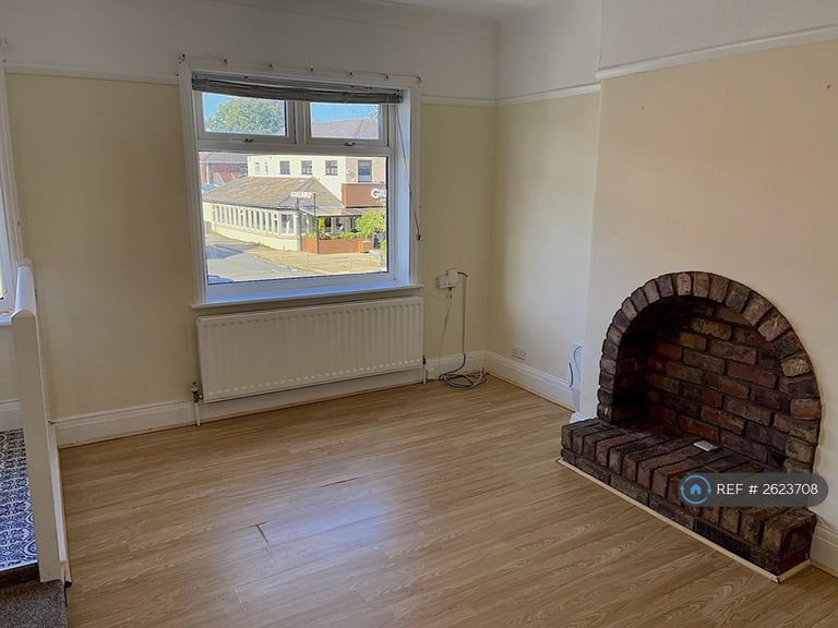1 bedroom flat in Wilmslow Road, Handforth, Wilmslow, SK9 (1 bed) (#2623708)