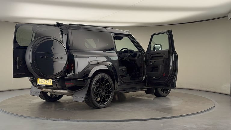 2025 Land Rover Defender 3.0 D250 X-Dynamic SE 90 3dr Auto ESTATE DIESEL Automatic