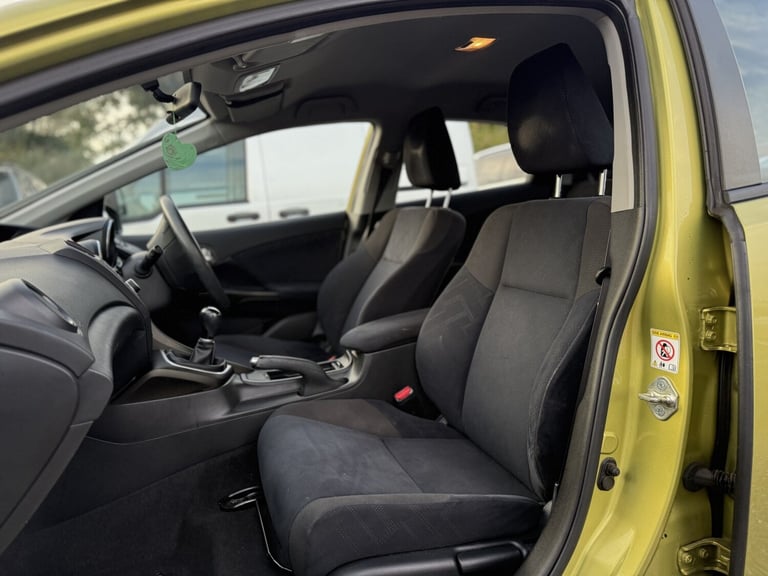HONDA CIVIC 1.8 i-VTEC SE Yellow Manual Petrol 2013