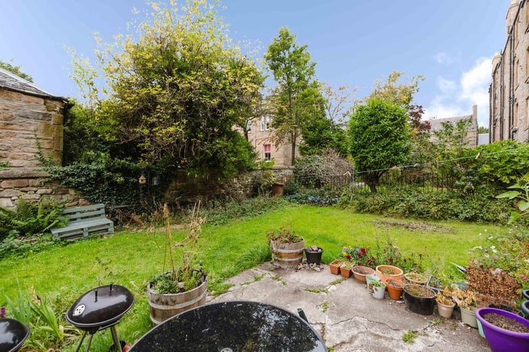 Very spacious, top floor, 3 bedroom, HMO flat - available NOW