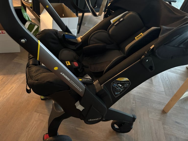 Doona stroller / car seat 