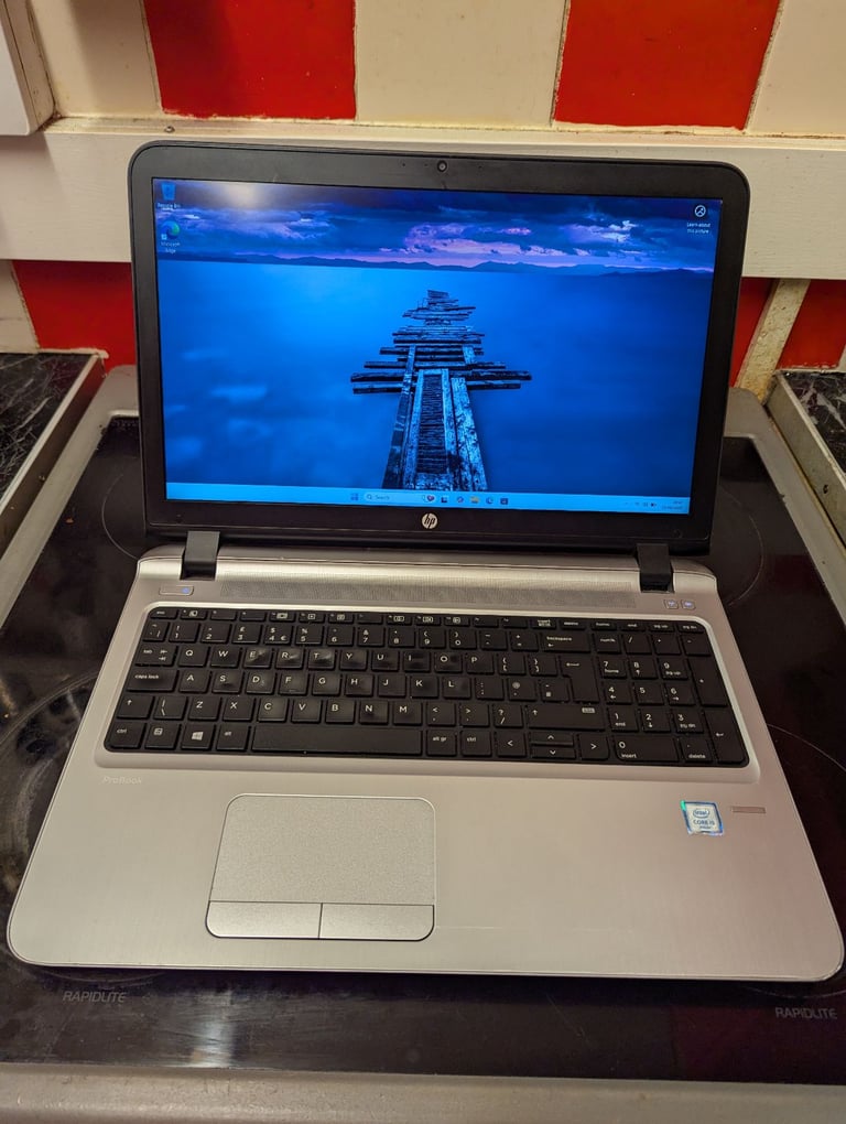 Hp pavilion laptop Windows 11 i5-5th 8GB warranty