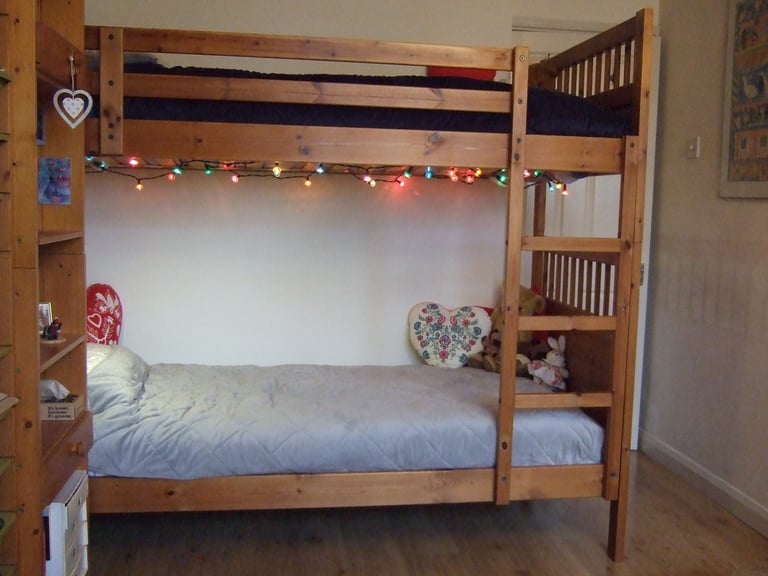 Ikea beautiful wooden Hemnes Bunk or 2 single 90x200cm beds - plus mattress and memory foam topper.