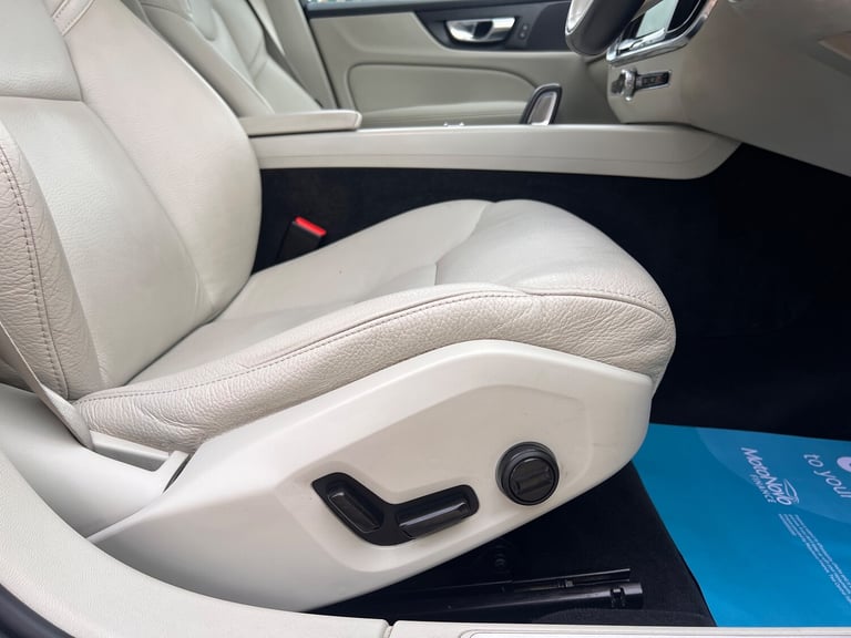 2020 Volvo V60 2.0 B3 MHEV Momentum Estate 5dr Petrol Hybrid Auto Euro 6 (s/s)