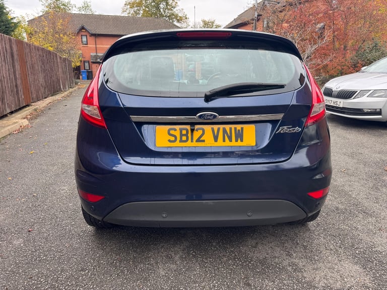 Automatic Ford, FIESTA, Hatchback, 2012, 1388 (cc), 5 doors