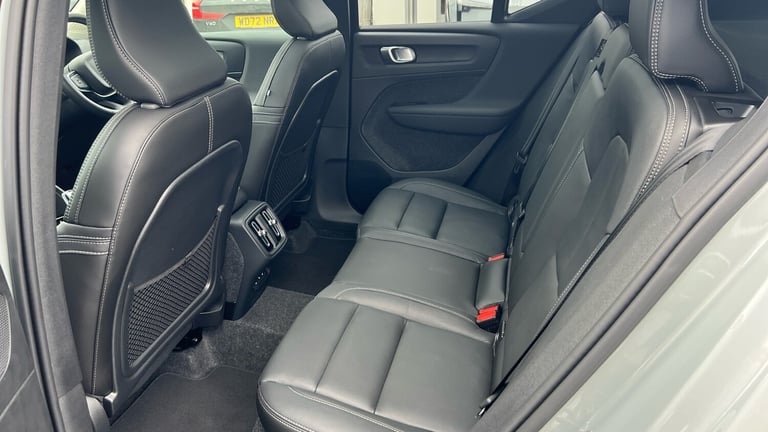 2025 Volvo XC40 2.0 B3P Ultra Dark 5dr Auto Petrol Estate Estate Petrol Automatic