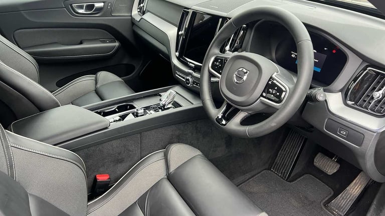 2022 Volvo XC60 2.0 B4D Plus Dark 5dr AWD Geartronic SUV Diesel Automatic