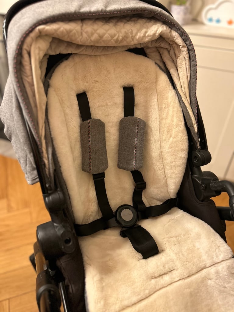 Stylish Limited Edition Silver Cross Pram/ Pushchair, grey with stunning fur liner