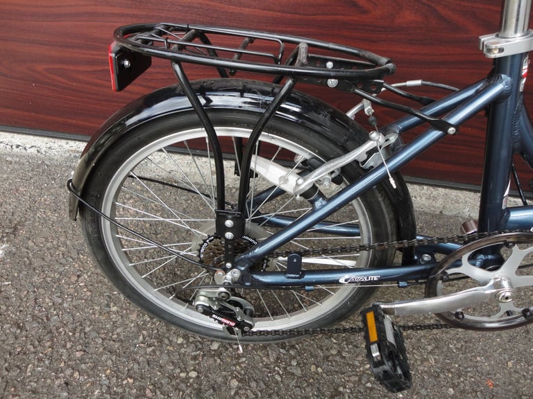 Raleigh swift folding bike, 20 inch wheels, 6 gears, aluminium frame, mud guards and rear rack