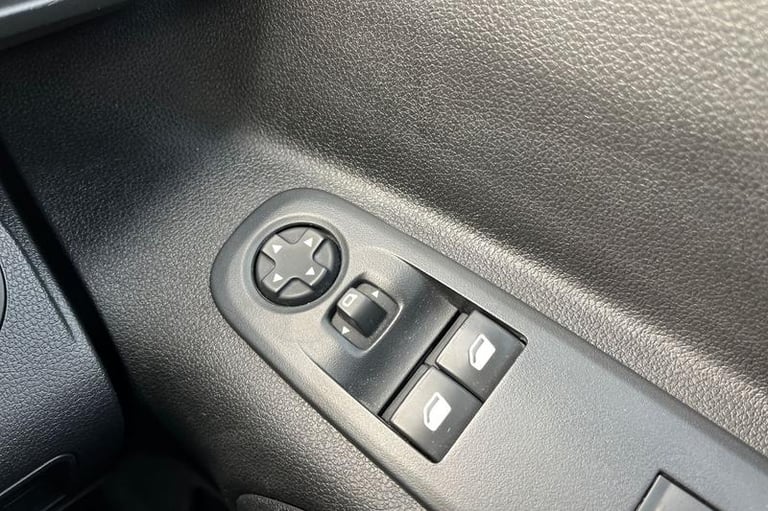 2022 Vauxhall Combo 2300 1.5 Turbo D 100ps H1 Dynamic Van PANEL VAN DIESEL Manual