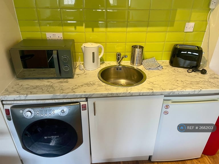 Studio flat in Corringway, London, W5 (#2682103)