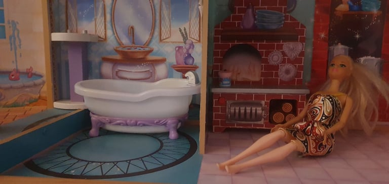Disney dolls house