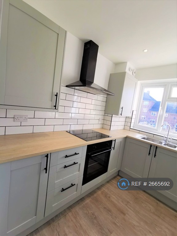 2 bedroom flat in Haig Court, Chelmsford, CM2 (2 bed) (#2665692)