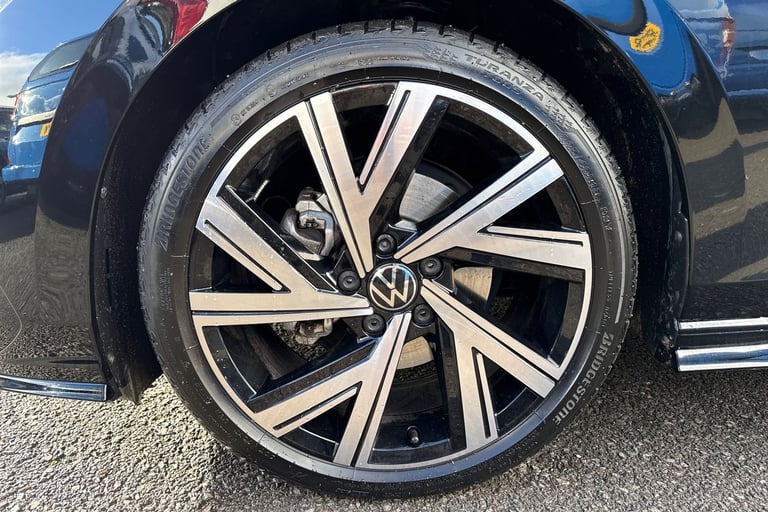 2024 Volkswagen Golf 1.5 eTSI 150 R-Line 5dr DSG Ã¢Â­ÂSunroof, Winter Pack, 18 Bergamo Alloys Ã ...
