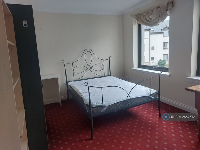 3 bedroom flat in Terrars Croft, Edinburgh, EH8 (3 bed) (#2657672)