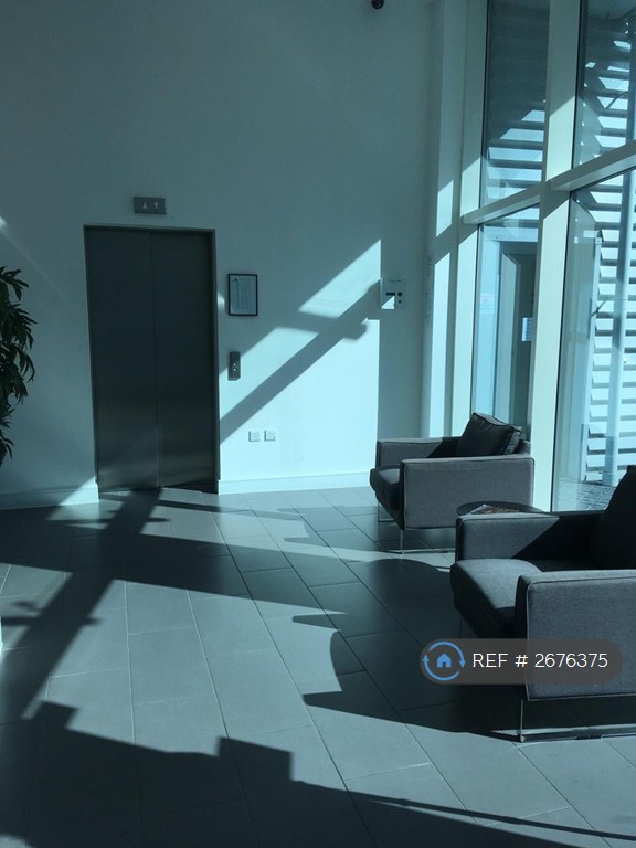 2 bedroom flat in Marina Point West, Chatham, ME4 (2 bed) (#2676375)