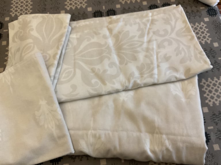 image for Two double reversible duvets covers & pillowcase in beige/ivory