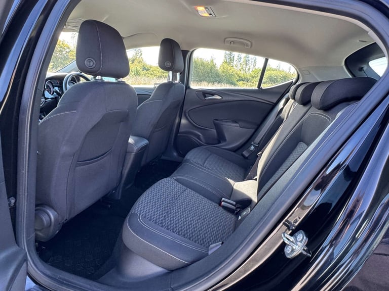 2017 Vauxhall Astra 1.4T 16V 150 SRi 5dr HATCHBACK PETROL Manual