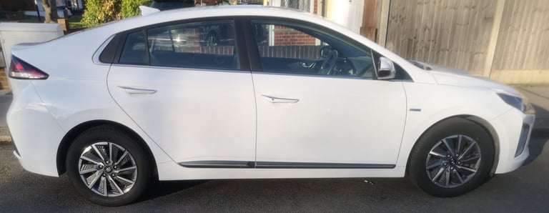 BARGAIN HALF-PRICE Hyundai IONIQ EV 2020 - 33k,MOT+TAX,PCO TFL badges,repairs: bumper,light,Rad