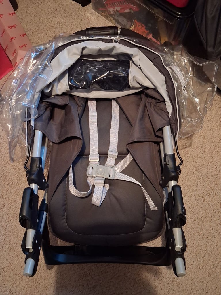 Graco Travel Puschair + Car seat + accessories 