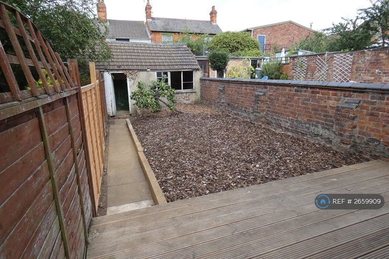 1 bedroom in Buccleuch Street, Kettering, NN16 (#2659909)