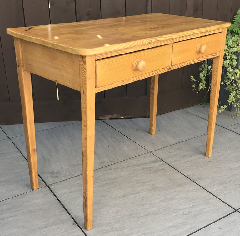A VICTORIAN PINE SIDE TABLE