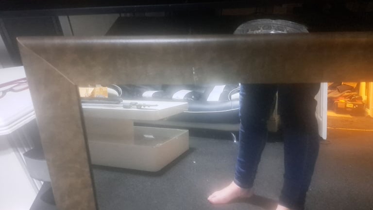 Large mirror 