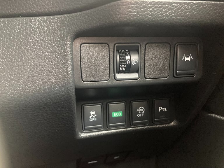 2016 Nissan Qashqai 1.6 dCi N-Connecta 5dr Xtronic HATCHBACK Diesel Automatic