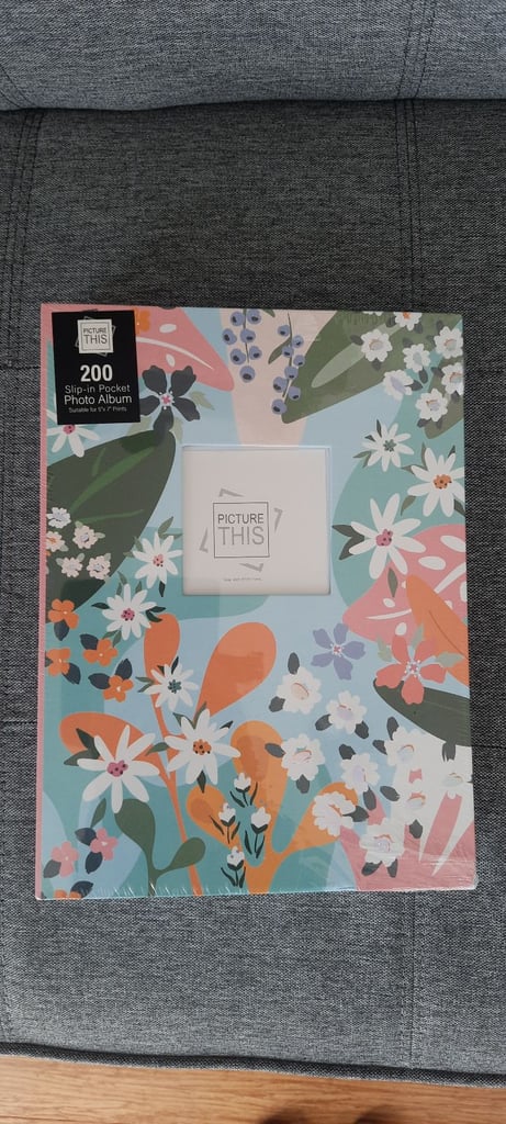 Floral Photo Album, 5x7in Prints, 200 Pockets, Flowers Hardcover, 28x20.5cm. Brand New. RRP £22!