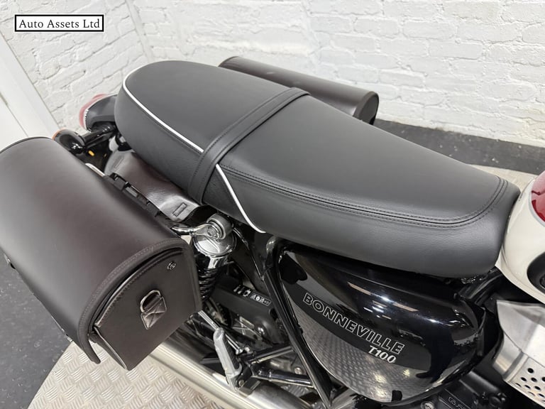 2024 Triumph BONNEVILLE Bonneville T100 (21MY) Roadster/Retro PETROL Manual
