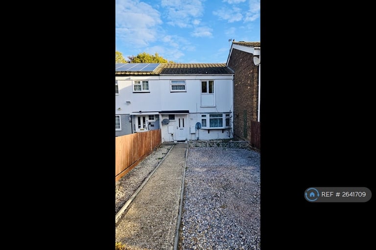 image for 3 bedroom house in Crawley, Crawley, RH11 (3 bed) (#2641709)