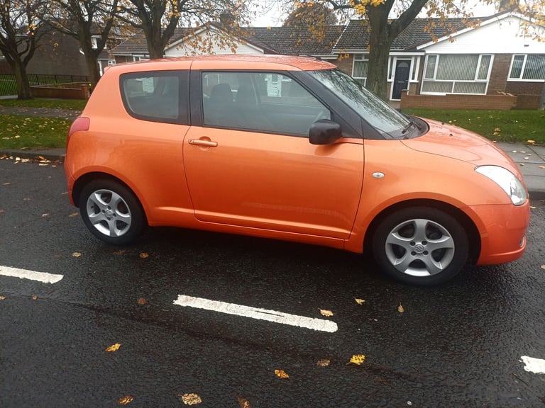 SUZUKI SWIFT 1.3 GL VERY LOW MILES BEAUTIFUL CONDITION 2 KEYS SERVICE HISTORY