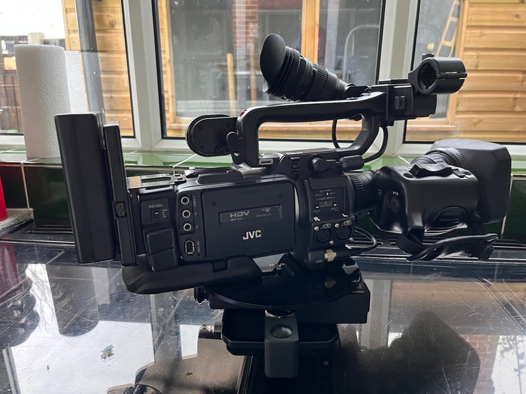 VIDEO CAMERA: JVC GY-HD101 WITH ACCESSORIES
