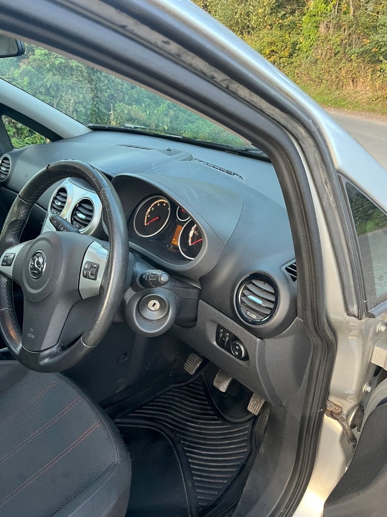 Vauxhall Corsa SXI, 1 year MOT, lots of service history, great car to drive and great condition! 