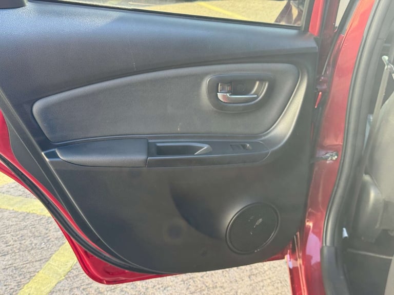 2017 Toyota Yaris 1.3 Yaris Design VVT-i 5dr - NATIONAL DELIVERY* Hatchback Petrol Manual